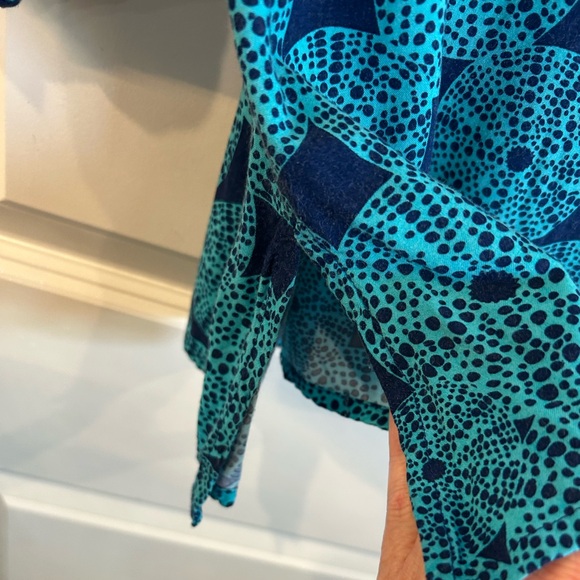 Escapada Teal and Navy Geometric Top Size Medium - Picture 4 of 10